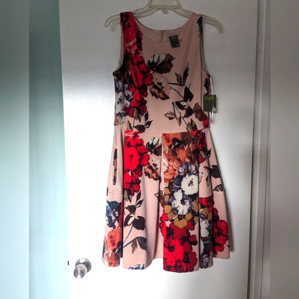NWT Taylor Floral Dress
